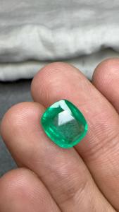 Émeraude Naturelle Zambienne Rare de 3,83 Carats, Coupe Coussin, Pierre Précieuse Verte, Qualité Bijoux de Luxe, Fournisseur en Gros - Product Image 3