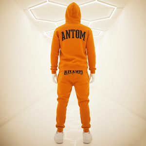 Ensemble de survêtement d'hiver orange personnalisé avec lettres imprimées en relief, sweat à capuche et pantalon de jogging assorti, streetwear décontracté respirant pour homme 100% - Product Image 2