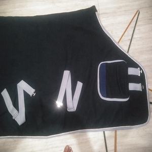 Premium transpirable al por mayor personalizado de alta calidad alfombra de caballo de lana nueva moda suave cómoda manta antiapilamiento Kanpur India - Product Image 3