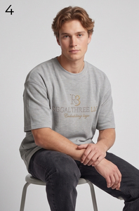 T-shirt gaufré brodé Regal Three LLC pour homme, à manches courtes, coupe coupe-vent - Product Image 3