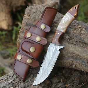 Couteau de chasse à pointe fixe en acier Damas fait main de 9 pouces, manche en bois de rose, épaisseur de 0,5 mm, qualité industrielle OEM, fourni par UA - Product Image 1