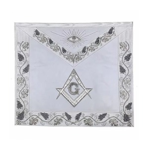 Delantal de masón de primera calidad, bordado a mano en plata, con diseño étnico, tela de terciopelo, bordes de cinta de moiré blanca y logotipo personalizado. - Product Image 1