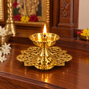 Lampe à huile Diya artisanale en laiton, motif floral de lotus, 8x8x3,5 cm, pour Diwali Pooja - Product Image 4