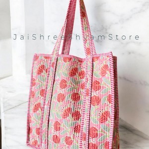 Grand sac fourre-tout matelassé surdimensionné pour le week-end - Sac de voyage en coton imprimé à la main pour les courses et les voyages, sacs faits main pour femmes - Product Image 1