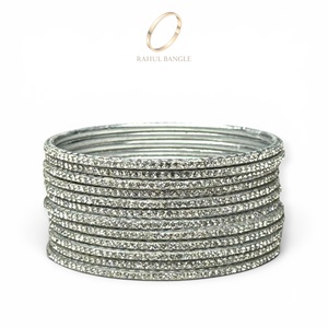Juego de Brazaletes de Plata de Alta Calidad, Brillantes, Modernos y Elegantes, de Acero Inoxidable con Cristales y Pedrería, para Bodas y Fiestas - Product Image 4