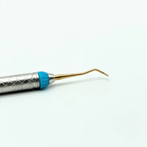 เครื่องมือขูดหินปูนแบบแมนนวล รุ่น Gold Tips Posterior Sickle Scaler 204s ทำจากสแตนเลสสตีล ใช้ซ้ำได้ สำหรับงานทันตกรรมบริเวณสะพานฟันที่บอบบาง - Product Image 2