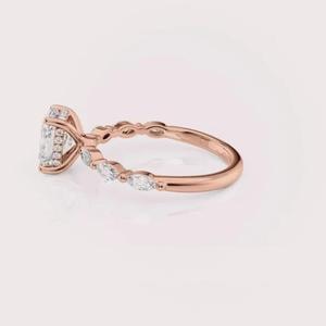 Bague de fiançailles en diamant de laboratoire taille coussin en or blanc/rose et or jaune 9 carats, solitaire avec pierres latérales - Product Image 2