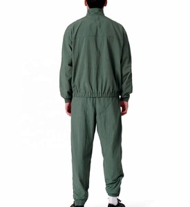 Ensemble coupe-vent deux pièces personnalisé Survêtement patchwork zippé en nylon et polyester pour hommes - Product Image 3