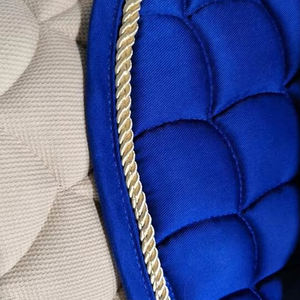 แผ่นรองอานม้าแบบตะวันตกคุณภาพระดับโปรใหม่ พร้อมคุณสมบัติแห้งเร็วและซับในผ้าซาติน ผลิตจากผ้าฝ้ายโพลีเอสเตอร์คุณภาพพรีเมียม - Product Image 3