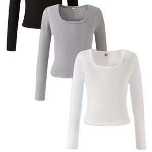 Trois tenues 2026 pour grandes filles, avec un t-shirt ajusté à manches courtes et un col carré côtelé fin – C'est une pièce polyvalente - Product Image 1