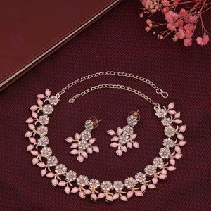 Parure de collier ras-du-cou de luxe ethnique avec fleurs en pierre rose, design feuille bohème, collier statement pour mariage, fiançailles, soirée, bijoux pour femme - Product Image 1