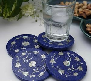 Posavasos de Lujo de Mármol Azul Lapislázuli Ecológico Moderno con Incrustaciones Florales de Madreperla Hecho a Mano para Decoración de Mesa de Té y Café - Product Image 1