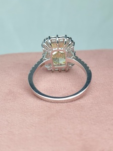 Colgante de Diamantes Amarillos Radiantes, Corte Baguette y Redondo, en Oro Blanco |   Elegante Joyería de Diamantes de Lujo con Múltiples Formas para Regalo de Boda - Product Image 4