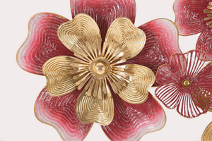 Sculpture murale florale en métal rose vif et or, arrangement artistique de fleurs pour salon, chambre à coucher, décoration moderne pour la maison - Product Image 5