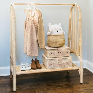 Porte-vêtements sur mesure, prix usine, rail à vêtements en rotin naturel, porte-vêtements en tissu de bonne qualité - Product Image 6