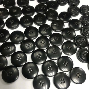 Botones Ecológicos de Cuerno de Búfalo Negro Natural de 4 Agujeros con Reverso Plano Personalizados para Chaquetas y Ropa - Product Image 2