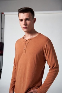 เสื้อเชิ้ตแขนยาวผู้ชาย ผ้าฝ้ายเรียบ ทรงปกติ ติดกระดุม สไตล์คลาสสิก สำหรับใส่เป็นทางการ - Product Image 2