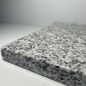 Tabla de cortar de mármol diseñada para chefs que necesitan una superficie duradera para cortar, picar y servir. - Product Image 3