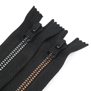 # 5 Fermetures éclair en résine avec curseurs recouverts de film, vente en gros directe d'usine, fermetures éclair en résine multicolores à dents standard - Product Image 3
