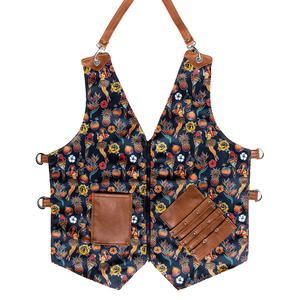 Gilet Tropicana fantaisie de haute qualité, imprimé et respirant, conçu exclusivement pour les baristas et les mixologues - Product Image 3