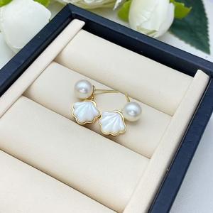 Boucles d'oreilles en argent S925 et perles d'eau douce 6,5-7 mm rondes lisses sans défaut, design de coquille de fleur élégante, bijoux d'oreille - Product Image 3