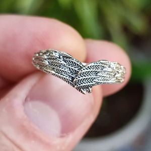 Anillo Delicado Hecho a Mano con Alas de Ángel y Plumas en Plata de Ley para Hombre y Mujer, Uso Diario - Product Image 2