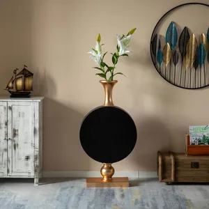 Vase de sol moderne en bronze avec design circulaire noir, support floral décoratif fait main pour la décoration intérieure - Product Image 1
