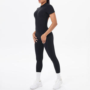 Ensemble de yoga 2 pièces blanc pour femme : Leggings sans couture taille haute avec effet froncé aux fesses et haut court à manches courtes avec dos découpé - Product Image 2