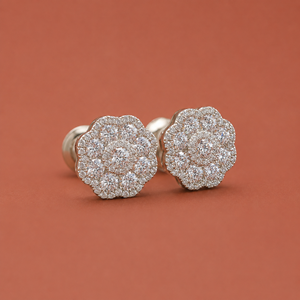 Pendientes de Halo Floral de Moissanita S925 con Centro Brillante Redondo y Diseño Agrupado - Product Image 3