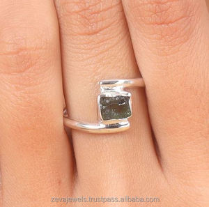 แหวนพันรอบแบบมินิมอลลิสต์ทำด้วยมือทำจากเงินสเตอร์ลิงแหวนหินคริสตัลหยาบ - Product Image 5