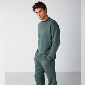 Conjunto de Sudadera y Pantalón Deportivo Minimalista para Hombre, Color Verde Azulado, 100% Algodón, Estilo Urbano, Silueta Regular con Hombros Caídos, Marca Crescent Wear - Product Image 4