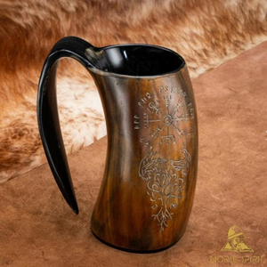 Chope artisanale traditionnelle africaine en corne d'Inde, personnalisée, style unique, avec motifs animaux et religieux gravés - Product Image 1