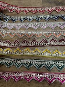 Bordure en dentelle filet indienne à motif zig-zag, ornée de sequins et de broderies Zari, avec bordure triangulaire pour sari et dupatta, vente en gros - Product Image 1