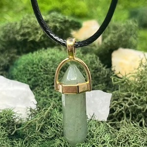 Pendentif en forme de crayon en cristal d'aventurine verte naturelle en gros, pierre précieuse, décoration d'intérieur, cadeau artisanal - Product Image 1