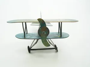 Modelo de Biplano Metálico Vintage, Escultura Art Deco, Decoración Industrial, Figura Artística para Exhibición en Mesa de Oficina u Hogar - Product Image 1