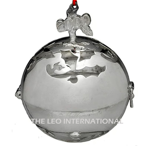 Fournisseur de boules décoratives personnalisées en métal pour sapins de Noël, fabricant d'ornements pour décorations de Noël festives - Product Image 1