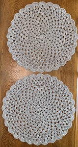 Mantel Individual Vintage Hecho a Mano de Ganchillo Ecológico con Patrón de Medallón y Borde Festoneado Estilo Doily para Decoración de Mesa de Comedor, Fiestas y Bodas - Product Image 2
