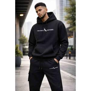 Conjunto de Sudadera con Capucha y Pantalones Deportivos Unisex – Chándal Viral de Estilo Urbano – Traje Deportivo Oversize Inspirado en Estrellas del Pop - Product Image 1