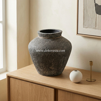 Pot de fleurs en céramique antique au design classique, fait main, style rustique vintage, vase de table pour la décoration de la maison