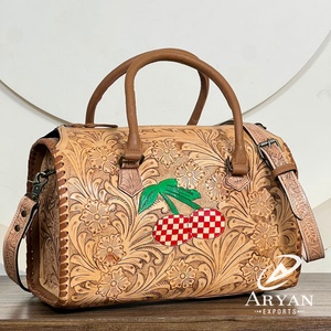 Bolsos cruzados de cuero repujado hechos a mano con estampado floral, de gran capacidad y bajo precio, estilo occidental, para viaje. - Product Image 1