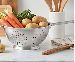 Élégant passoire en acier inoxydable avec long manche – Outil de cuisine en métal durable pour égoutter – Accessoire de cuisine élégant - Product Image 3