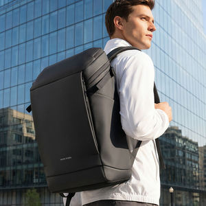 Mochila Ejecutiva Negra para Portátil, Resistente al Agua, Minimalista, para Viajes de Negocios y Uso Diario - Product Image 6