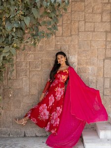 Ensemble Kurta Traditionnel à Imprimé Numérique, Élégant avec Col Brodé à Motifs Floraux, Ensemble Brodé au Charme Floral Classique - Product Image 4
