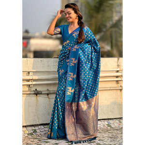 Sari de seda suave azul Elite Weaves con doble bordado Zari y borde de ciervo, elegantes vestidos de club - Product Image 2