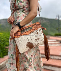 กระเป๋าหนังวัวเฟอร์มือจริงแบบใหม่มีสไตล์กระเป๋าสายหนังสไตล์ตะวันตกที่มีเครื่องมือกระเป๋าด้านข้างที่จับด้านบน - Product Image 4