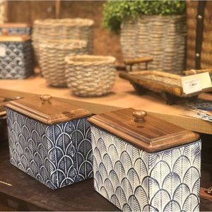 Pot de cuisine artisanal en bois de manguier écologique avec impression émaillée pour le stockage de bouteilles et de bocaux - Product Image 4