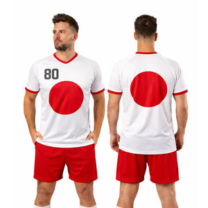 Ensemble de maillot de football à manches courtes de style japonais personnalisé pour hommes avec short - Product Image 1