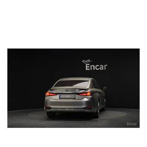 Lexus ES Luxury Plus 2024, 44,419 km, Asientos de Cuero, Volante a la Izquierda, Cámara Trasera - Sedán de Lujo - Product Image 4