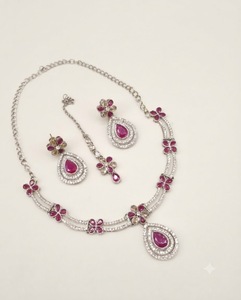 Ensemble de bijoux de fête en forme de goutte d'eau, plaqué or antique, avec boucles d'oreilles pendantes et pendentif floral en zircon cubique, collection de bijoux de fête - Product Image 3