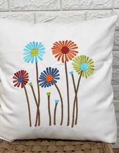 Funda de Cojín Decorativa Cuadrada Bordada con Diseño Floral Moderno y Personalizable para Decoración del Hogar - Product Image 1